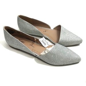 FIONI 8.5 Wide Silver Shimmer Pointed Flats NWT